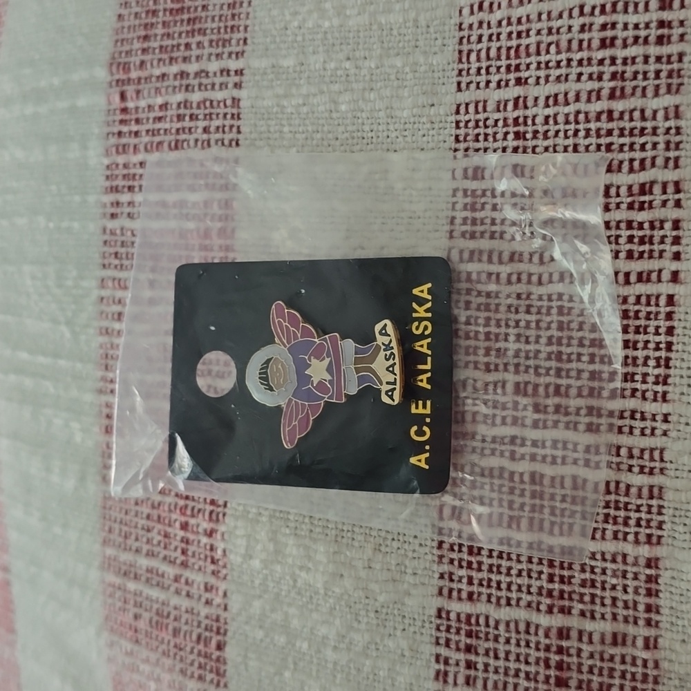 A.C.E Alaska Vintage Pin - Eskimo Angel with Star - NWT